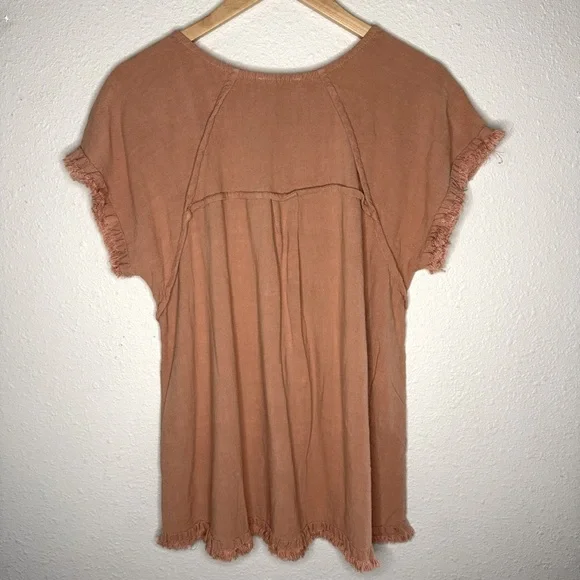 Umgee Linen Blend Top Short Sleeve Pintuck Fringe Hems Peachy Tan Women’s Size M - Picture 2 of 9